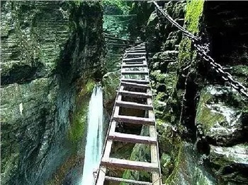 湘西芙蓉鎮(zhèn)、紅石林（坐龍峽、酉水畫廊）高品質(zhì)汽車2日游