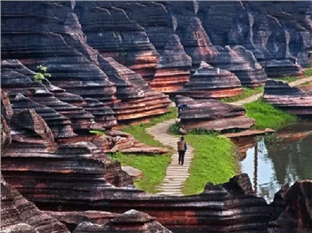 湘西芙蓉鎮(zhèn)、紅石林（坐龍峽、酉水畫廊）高品質(zhì)汽車2日游