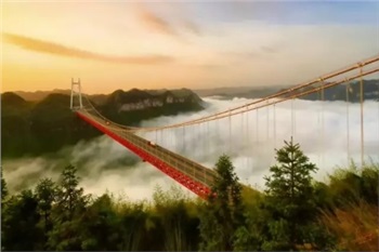 鳳凰古城、晚會(huì)、矮寨大橋、魔鬼玻璃棧道、墨戎苗寨汽車兩日游