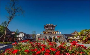 鳳凰古城、晚會(huì)、矮寨大橋、魔鬼玻璃棧道、墨戎苗寨汽車兩日游