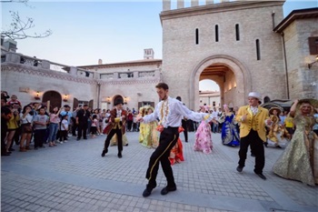 長(zhǎng)沙?華誼兄弟電影小鎮(zhèn)、李自健美術(shù)館一日游