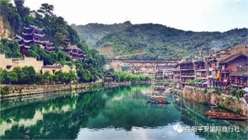 貴州黃果樹大瀑布、梵凈山、西江千戶苗寨、荔波大小七孔、鎮(zhèn)遠(yuǎn)古城遵義會議會址、息烽集中營汽車七日游