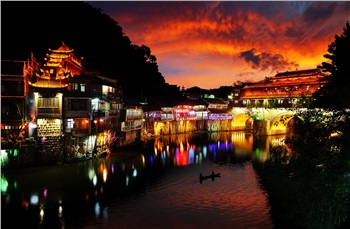 A線：玻璃橋、袁家界、天子山、天門山、夯吾苗寨、鳳凰古城 湘西“精華之旅”品質(zhì)純玩3晚4日游