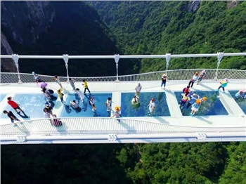 E2線：黃龍洞、袁家界、天子山、大峽谷玻璃橋、天門仙山、夯吾苗寨、鳳凰古城湘西“精簡之旅”品質純玩4晚5日游