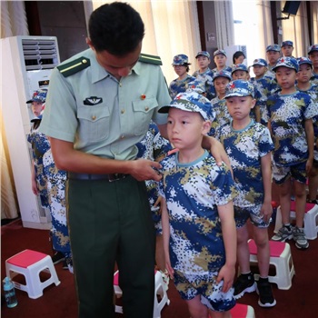 軍營(yíng)七天陸軍追光營(yíng)