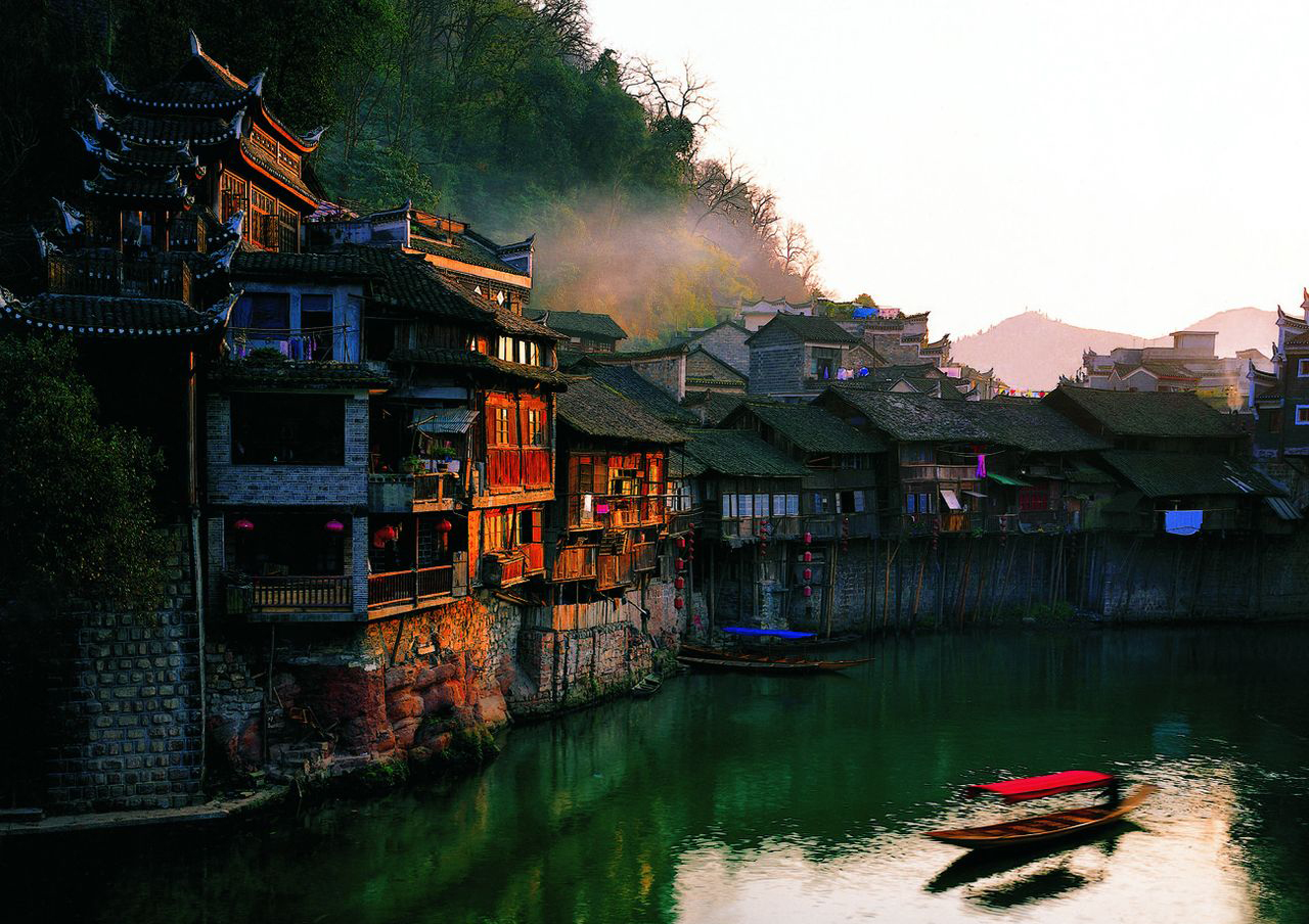 黃龍洞、天門仙山、夯吾苗寨、鳳凰古城“神秘湘西之旅” 品質(zhì)純玩2晚3日游D