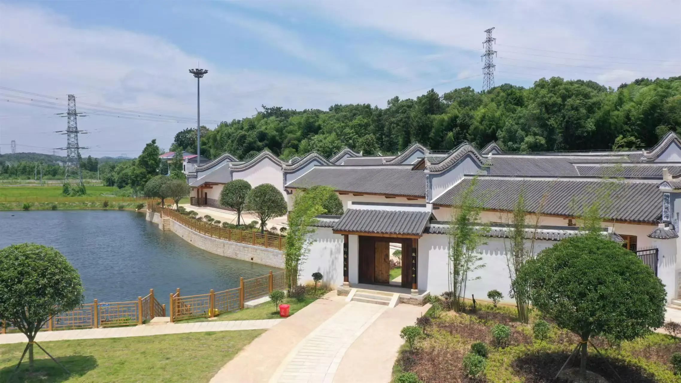 清溪村、天意木國景區(qū)、明清古巷、市博物館、胡林翼故居二日游